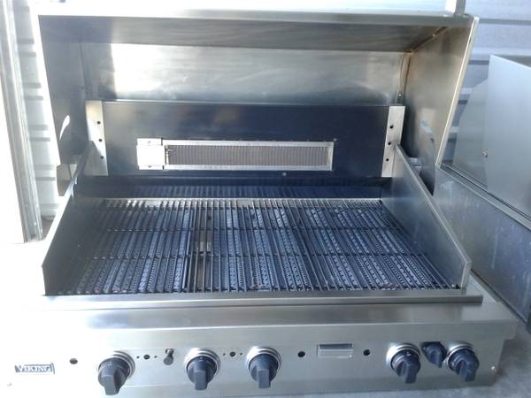 This is a stainless steel bbq grill that just got cleaned in Tucson AZ